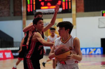  CAXIAS DO SUL, RS, BRASIL 24/11/2017Equipe sub-14 do Caxias Basquete enfrentou a Sogipa pelas semifinais do Estadual, no Ginásio Vascão. (Porthus Junior/Agência RBS)