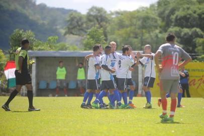  CAXIAS DO SUL, RS, BRASIL 19/11/2017Lucas Piccoli é zagueiro do Aliança e a inspiração vem do pai, o David Piccoli. (Felipe Nyland/Agência RBS)