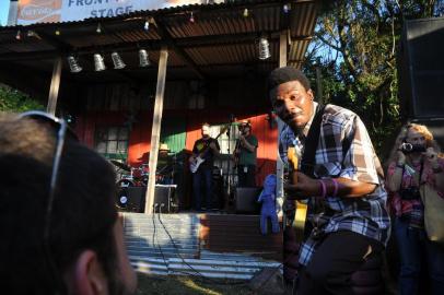  CAXIAS DO SUL, RS, BRASIL, 24/11/2017 - A 10ª Edição do Mississippi Delta Blues Festival ocorre nos dias 23, 24 e 25 de Novembro, na Estação Férrea, em Caxias do Sul. NA FOTO: Anthony Big A Sherrod, (MS/USA). (Marcelo Casagrande/Agência RBS)