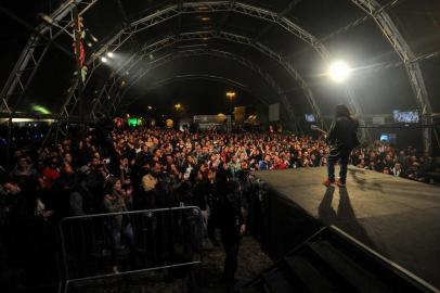  CAXIAS DO SUL, RS, BRASIL, 25/11/2017 - 10ª Edição do Mississippi Delta Blues Festival ocorre nos dias 23, 24 e 25 de Novembro, na Estação Férrea, em Caxia do Sul. NA FOTO: Big Gilson (RJ), no palco Mojo Hand Stage. (Marcelo Casagrande/Agência RBS)