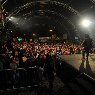  CAXIAS DO SUL, RS, BRASIL, 25/11/2017 - 10ª Edição do Mississippi Delta Blues Festival ocorre nos dias 23, 24 e 25 de Novembro, na Estação Férrea, em Caxia do Sul. NA FOTO: Big Gilson (RJ), no palco Mojo Hand Stage. (Marcelo Casagrande/Agência RBS)