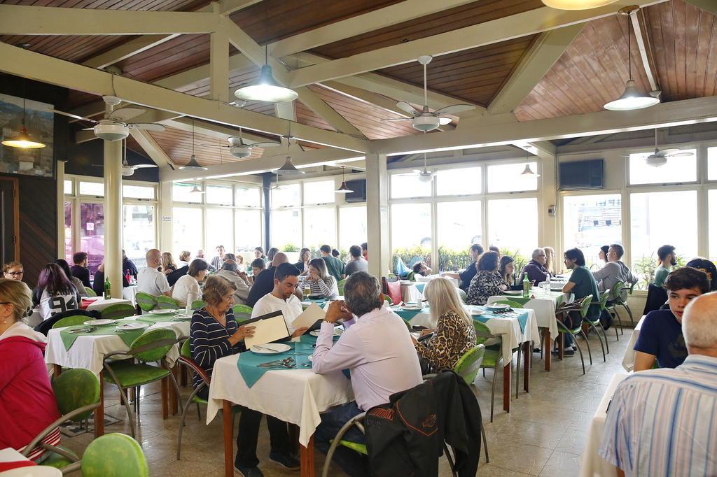 Ele começou vendendo carros e criou restaurante dos famosos que