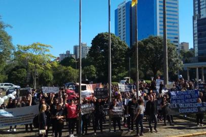 Professores da Educação Infantil manifestam em Caxias.