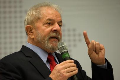  Brasília- DF 24-04-2017Ex-presidente Lula durante Seminário estratégias para economia brasileira desenvolvimento soberania inclusão Mesa: Foto Lula Marques-Agência PTIndexador: LULA MARQUES