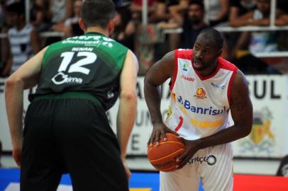  CAXIAS DO SUL, RS, BRASIL 15/11/2017Banrisul Caxias do Sul Basquete x Sendi Bauru. Jogo válido pelo NBB10 disputado no Ginásio do Vascão em Caxias do Sul. (Felipe Nyland/Agência RBS)