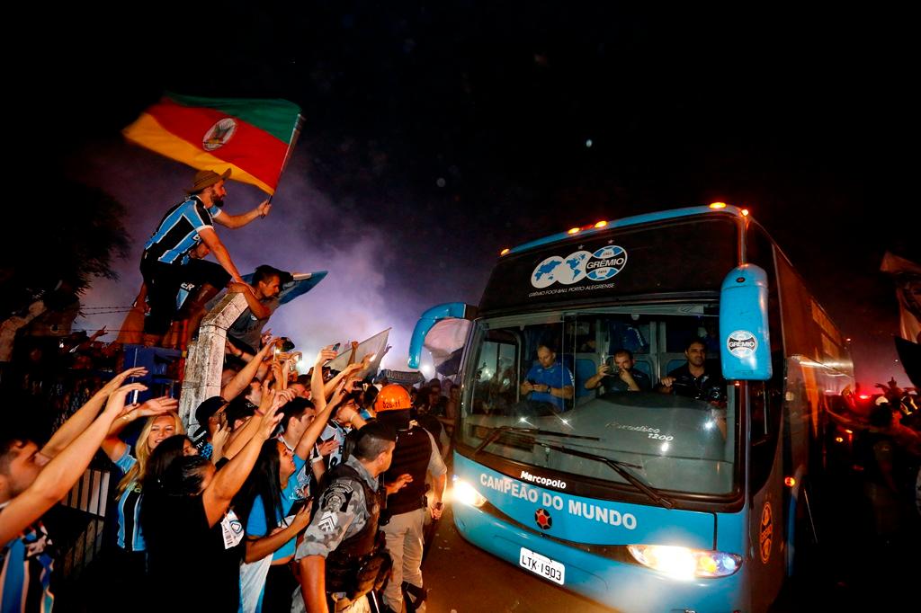 América: Vários ônibus saíram com torcedores do América