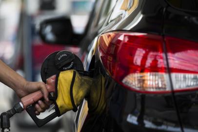  FLORIANÓPOLIS, SC, BRASIL, 07-11-2017 - Preço da gasolina tem alta e em alguns postos chega a custar R$0,60 mais cara.