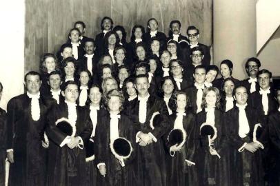  

A Turma ATFB 70/71 da Faculdade de Farmácia UFRGS está comemorando 47 anos de formatura.