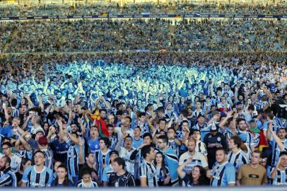  

PORTO ALEGRE, RS, BRASIL, 29/11/2017 - Final da libertadores Grêmio x Lanús: fotos da torcida na fan fest que ocorre na arena do Grêmio (FOTOGRAFO: ANDRÉ FELTES / AGENCIA RBS)