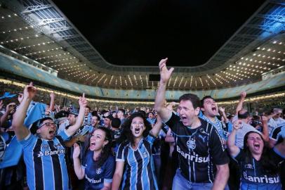  PORTO ALEGRE, RS, BRASIL, 29/11/2017 - Final da libertadores Grêmio x Lanús: fotos da torcida na fan fest que ocorre na arena do Grêmio (FOTOGRAFO: ANDRÉ FELTES / AGENCIA RBS)