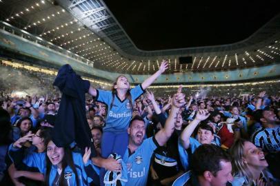  

PORTO ALEGRE, RS, BRASIL, 29/11/2017 - Final da libertadores Grêmio x Lanús: fotos da torcida na fan fest que ocorre na arena do Grêmio (FOTOGRAFO: ANDRÉ FELTES / AGENCIA RBS)