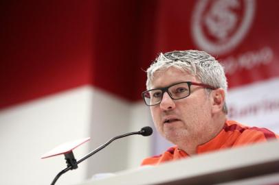 PORTO ALEGRE, RS, BRASIL, 25/11/2017:  Inter recebe o Guarani no Beira-Rio pela última rodada da Série B 2017. Na foto: Odair Hellamann em coletiva de imprensa(CARLOS MACEDO/AGÊNCIA RBS)