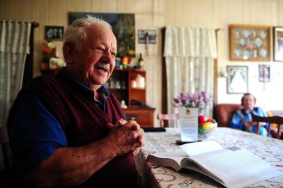  CAXIAS DO SUL, RS, BRASIL, 29/11/2017. O município de Nova Roma do Sul completa 30 anos de sua emancipação. Natal Santi, 81 anos, e a esposa Adelaide, 79, são moradores antigos e que colaboraram com a construção de Nova Roma do Sul. Município faz aniversário de 30 anos. (Diogo Sallaberry/Agência RBS)