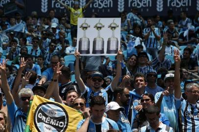  

PORTOALEGRE-RS-BR - 30.11.2017
Torcida espera os jogadores do Grêmio na Arena para a festa do tri da Libertadores.
FOTÓGRAFO: TADEUVILANI AGÊNCIARBS