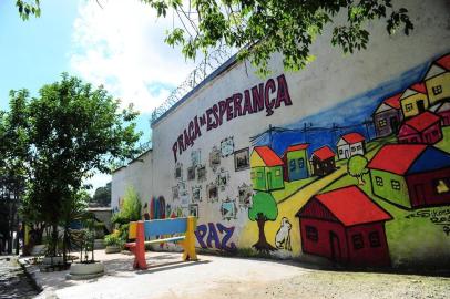  CAXIAS DO SUL, RS, BRASIL, 29/11/2017. Praça da Esperança - Área no Euzébio Beltrão de Queiróz foi revitalizada por alunos da UCS e moradores. (Porthus Junior/Agência RBS)