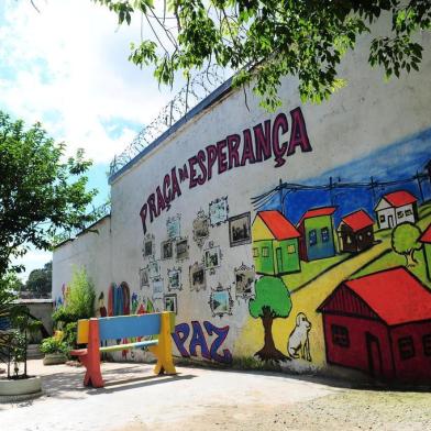  CAXIAS DO SUL, RS, BRASIL, 29/11/2017. Praça da Esperança - Área no Euzébio Beltrão de Queiróz foi revitalizada por alunos da UCS e moradores. (Porthus Junior/Agência RBS)