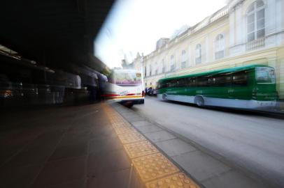  PORTO ALEGRE, RS, BRASIL- Matéria para a edição de final de semana de Zero Hora sobre o transporte público da capital.Indexador: Jefferson Botega