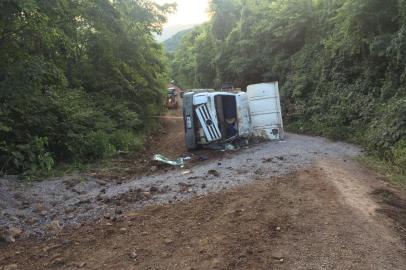 Acidente mata três trabalhadores da prefeitura de Caxias do Sul em Santa Lúcia do Piaí.