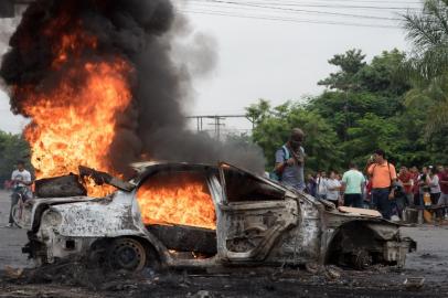 A car set on fire by supporters of Honduran presidential candidate for the Opposition Alliance against the Dictatorship coalition Salvador Nasralla during protests demanding the final results of the weekend's presidential election, burns in San Pedro Sula, Honduras, on December 1, 2017. Fresh clashes broke out Friday between riot police and opposition supporters in Honduras, as the counting of votes in a cliff-hanging presidential election rolled into a fifth day. Police said at least 12 civilians were injured, some by gunfire, after violence erupted in several parts of the country -- sparked by opposition candidate Salvador Nasralla claiming fraud and calling his supporters onto the streets.  