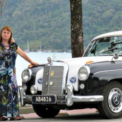 Fred e Elisabeth Smits, casal da Nova Zelândia que viaja o mundo a bordo de um carro antigo está na Serra