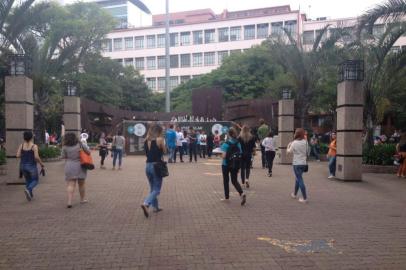 PUCRS dá início ao segundo dia de vestibular em Porto Alegre. 