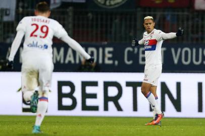 Lyons Spanish forward Mariano Diaz celebrates after scoring a goal during the French L1 football match between Caen (SMC) and Lyon (OL) on December 3, 2017, at Michel dOrnano Stadium, in Caen, northwestern France. / AFP PHOTO / CHARLY TRIBALLEAU