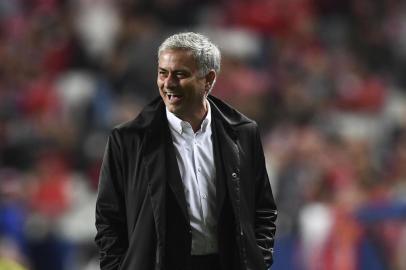  Manchester United's Portuguese manager Jose Mourinho smiles during the UEFA Champions League group A football match SL Benfica vs Manchester United FC at the Luz stadium in Lisbon on Ocotber 18, 2017. / AFP PHOTO / MOREIRAEditoria: SPOLocal: LisbonIndexador: PATRICIA DE MELO MOREIRASecao: soccerFonte: AFPFotógrafo: STR