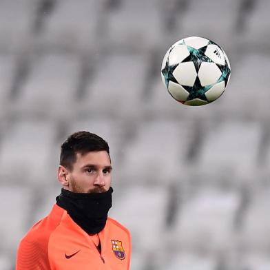 Barcelonas forward Lionel Messi from Argentina attends a training session on the eve of the UEFA Champions League football match Juventus Vs Barcelona on November 21, 2017 at the Juventus Stadium in Turin.  / AFP PHOTO / MARCO BERTORELLO