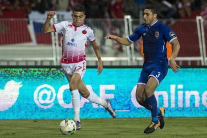 -

Wydad Casablancas Achraf Bencharki (L) vies for the ball against Al-Ahlys Abdallah Said during the CAF Champions League final football match between Egypts Al-Ahly and Moroccos Wydad Casablanca on November 4, 2017, at Mohamed V Stadium in Casablanca.  / AFP PHOTO / FADEL SENNA

Editoria: SPO
Local: Casablanca
Indexador: FADEL SENNA
Secao: soccer
Fonte: AFP
Fotógrafo: STR