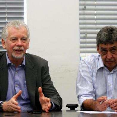 Porto Alegre, RS - 23.12.2016Reunião para entrega do relatório final do Comitê de Serviços e TecnologiaLocal: CeicNa foto: Prefeito, José Fortunati e Vice-prefeito, Sebastião MeloFoto: Brayan Martins/ PMPA