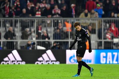 Paris Saint-Germains Brazilian forward Neymar walks over the pitch at the end of the UEFA Champions League football match of Bayern Munich vs Paris Saint-Germain on December 5, 2017 in Munich, southern Germany. / AFP PHOTO / Tobias SCHWARZ