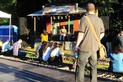  CAXIAS DO SUL, RS, BRASIL, 23/11/2017 - 10ª Edição do Mississippi Delta Blues Festival ocorre nos dias 23, 24 e 25 de novembro, na Estação Férrea, em Caxias do Sul. NA FOTO: Thunder Carlos,no palco Front Porch Stage. (Marcelo Casagrande/Agência RBS)