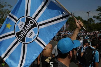  

PORTOALEGRE-RS-BR 06.12.2017
Torcida acompanha o Grêmio embarcar no Aeroporto Salgado Filho para o Mundial de Clubes.
FOTÓGRAFO: TADEU VILANI AGÊNCIARBS