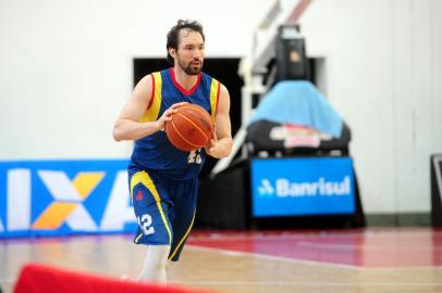  CAXIAS DO SUL, RS, BRASIL, 06/12/2017. Treino do Caxias Basquete no ginásio Vascão, último antes de enfrentar o Mogi pelo NBB 10. Na foto, o armador Cafferata. (Diogo Sallaberry/Agência RBS)