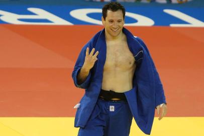 JUDÔ DO PAN

CAN - JOGOS PAN-AMERICANOS/JUDÔ - ESPORTES - O judoca brasileiro Tiago Camilo vence o cubano Asley González e   conquista a medalha de ouro nos Jogos Pan-Americanos de Toronto,   no Canadá, nesta segunda-feira.   13/07/2015 - Foto: MÁRCIO FERNANDES/ESTADÃO CONTEÚDO

Editoria: ESPORTES
Local: TORONTO
Indexador: MÁRCIO FERNANDES
Fonte: ESTADÃO CONTEÚDO
Fotógrafo: ESTADÃO CONTEÚDO