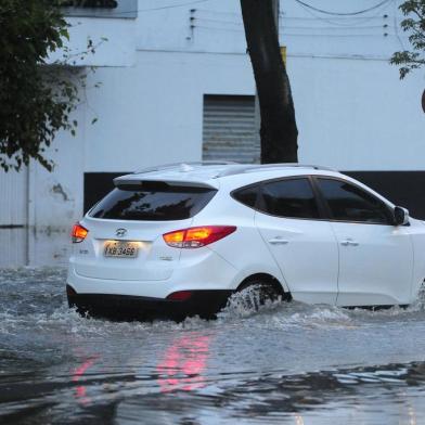  

Chuva causa alagamentos em Porto Alegre nesta quinta-feira(7).