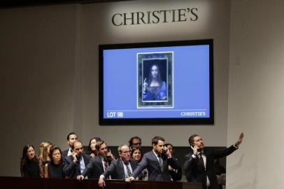 Christies To Auction Leonardo da Vincis Salvator Mundi Painting

NEW YORK, NY - NOVEMBER 15: Agents speak on their phones with their clients while bidding on at the auction of Leonardo da Vincis Salvator Mundi during the Post-War and Contemporary Art evening sale at Christies on November 15, 2017 in New York City. The rediscovered masterpiece by the Renaissance master sells for an historic $450,312,500, obliterating the prevous world record for the most expensive work of art at auction.   Eduardo Munoz Alvarez/Getty Images/AFP

Editoria: HUM
Local: New York
Indexador: EDUARDO MUNOZ ALVAREZ
Fonte: GETTY IMAGES NORTH AMERICA
Fotógrafo: STR