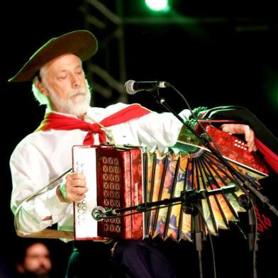  PORTO ALEGRE, RS - BRASIL 22.11.2016 -  Festival levou ao palco mais de 80 artistas consagrados, como Mano Lima, Joca Martins e Gaúcho da Fronteira  (FOTO: FELIPE NOGS/ AGÊNCIA RBS)