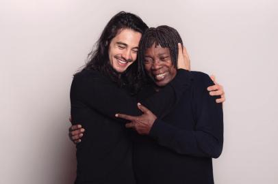 Tiago Iorc e Milton Nascimento, que vem dividindo o palco na série de shows Mais Bonito Não Há.