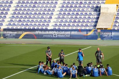  

AL AIN, EMIRADO ÁRABES, 08-12-2017. Grêmio treina estádio Tahnoun Bin Lahammed Stadium, em Al Ain, para os jogos do Mundial de Clubes. (JEFFERSON BOTEGA/AGÊNCIA RBS)
Indexador: Jefferson Botega