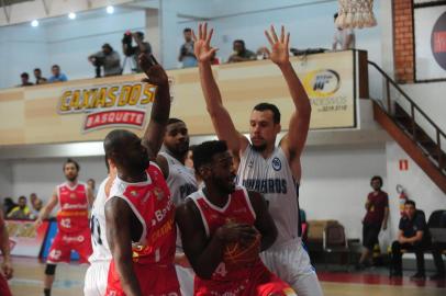  CAXIAS DO SUL, RS, BRASIL (09/12/2017). Basquete 2017. Ginásio do Vasco sedia o jogo entre Caxias do Sul Basquete x Pinheiros-SP pelo NBB10.