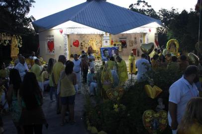 O Templo do Amor ¿ inaugurado neste sábado (9) no Templo Universal da Paz Pai Francisco de Luanda ¿ é um espaço criado para atrair boas energias. O local fica na Estrada Luís Corrêa da Silva, no bairro Lami, zona sul de Porto Alegre. Com dois portais de entrada, tem formato redondo e, por dentro, é todo revestido de pedras rosas ¿ acredita-se que elas trazem amor, paz e serenidade.