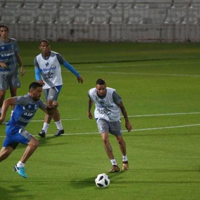  

AL AIN, EMIRADOS ÁRABES, 09.12.2017.
Grêmio treina, no estádio Tahnoun Bin Mohammed Stadium, na cidade de Al Ain, nos Emirados Árabes, mirando o Pachuca na semifinal do Mundial de Clubes.
Atividade comandada por Renato Portaluppi teve três ausências.
Foto: Jeffserson Botega/Agência RBS 
Indexador: Jefferson Botega