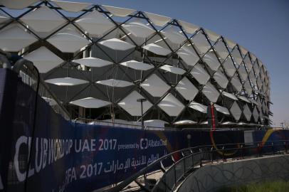  

AL AIN, EMIRADOS ÁRABES UNIDOS, 10-12-2017 -Fachada do Hazza Bin Zayed Stadium, onde o Grêmio faz sua estreia no mundial contra o Pachuca do Méxido, nesta terça dia 12.12.(FOTOGRAFO: JEFFERSON BOTEGA / AGENCIA RBS)
Indexador: Jefferson Botega