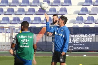  

AL AIN, EMIRADOS ÁRABES UNIDOS, 10-12-2017 - Treino do Grêmio no Tahnoun Bin Mohammed Stadium, na cidade de Al Ain.(FOTOGRAFO: JEFFERSON BOTEGA / AGENCIA RBS)
Indexador: Jefferson Botega