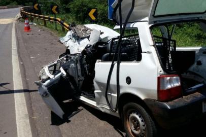  

CANDELÁRIA, RS, BRASIL, 10.12.2017. Acidente com ônibus e automóvel deixa trânsito parado na RS 287, em Candelária.

Foto: Marcelo Monteiro/Agência RBS