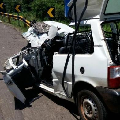  

CANDELÁRIA, RS, BRASIL, 10.12.2017. Acidente com ônibus e automóvel deixa trânsito parado na RS 287, em Candelária.

Foto: Marcelo Monteiro/Agência RBS