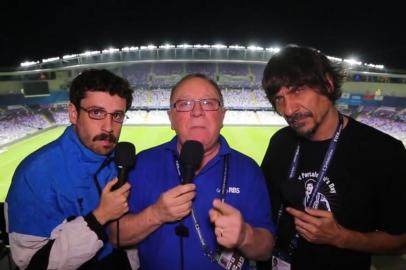 santaninha, pedro ernesto denardin e eduardo bueno discutem o futuro do grêmio no mundial interclubes