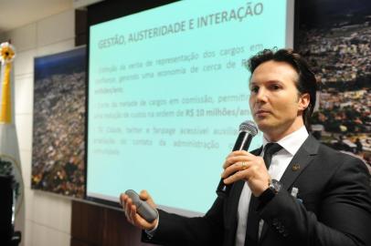  CAXIAS DO SUL, RS, BRASIL (10/07/2017) Novo Projeto de Cidade. Prefeito Daniel Guerra entrega relatário de seu primeiro semestre na administração do Projeto de Cidade. (Roni Rigon/Pioneiro).