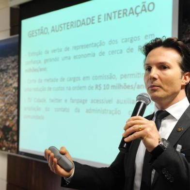  CAXIAS DO SUL, RS, BRASIL (10/07/2017) Novo Projeto de Cidade. Prefeito Daniel Guerra entrega relatário de seu primeiro semestre na administração do Projeto de Cidade. (Roni Rigon/Pioneiro).